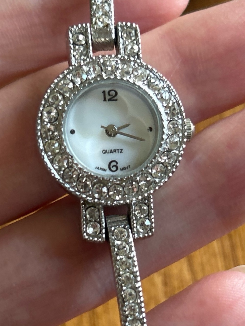 Elegant Silver Toned Art Deco Crystal Ladies Bracelet Watch - Picture 4 of 6
